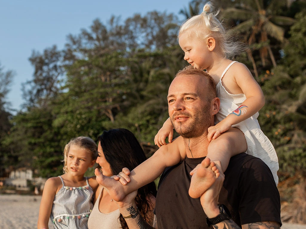 Digital Nomad Family of four on the beach