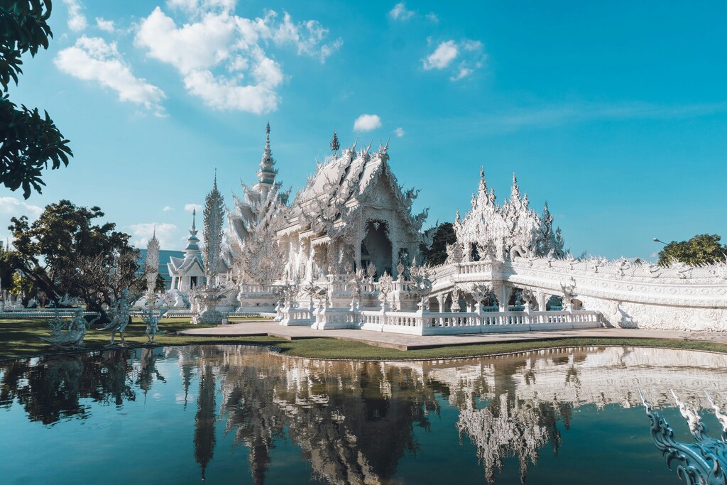 White temple in Chiang Rai with large waterpond