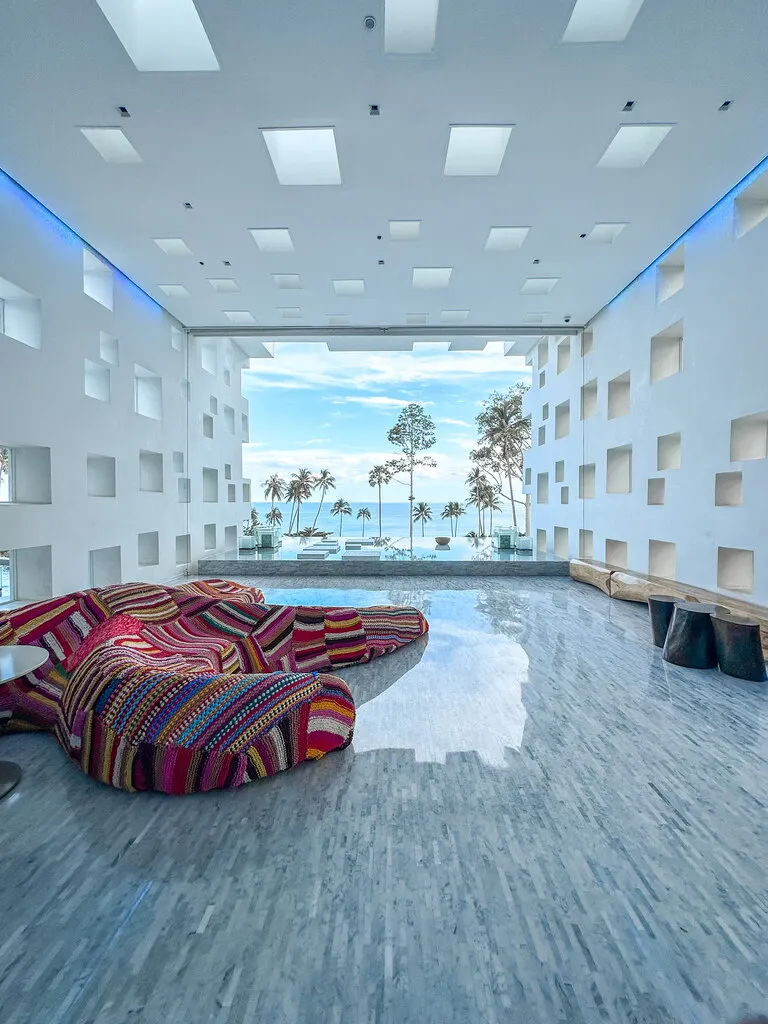 White hotel lobby with seaview and palm trees, Hyatt Regency Koh Samui