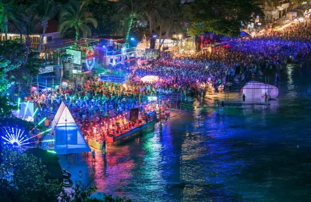 31 Best Things to Do in Koh Phangan: 2025 Guide 16 A large crowd of people in a large crowd at night.