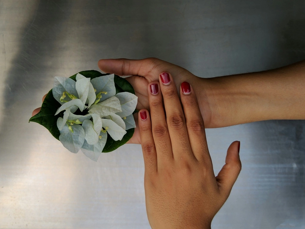 31 Best Things to Do in Koh Phangan: 2025 Guide 21 A hand holding a flower.