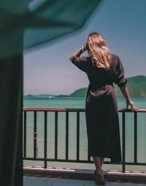 Women with black dress looking at the sea. What to wear in Thailand?