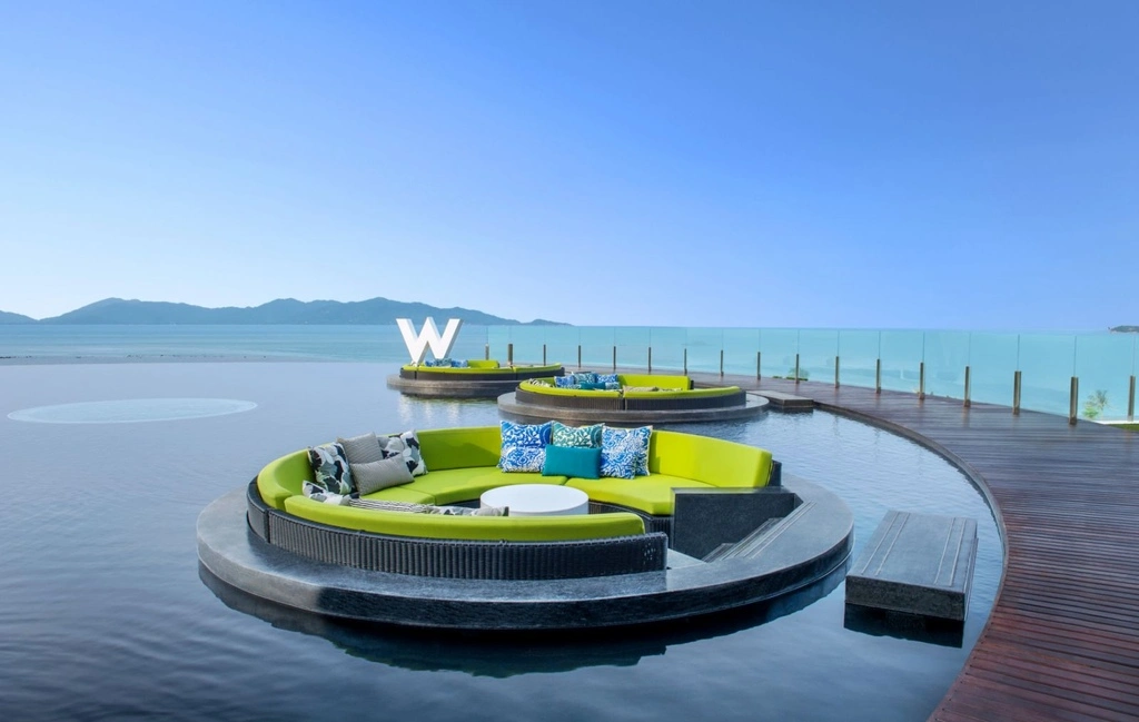 Sitting area with green pillows in infinity hotel pool, Koh Samui Luxury Hotels