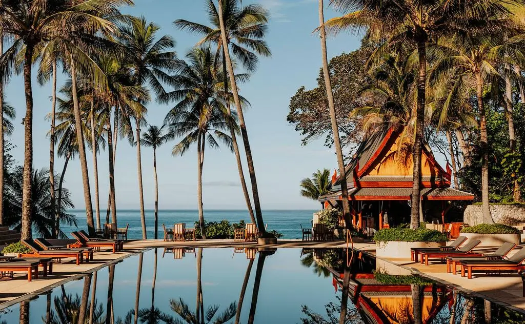 Huge Hotel Pool with palm trees and sea view