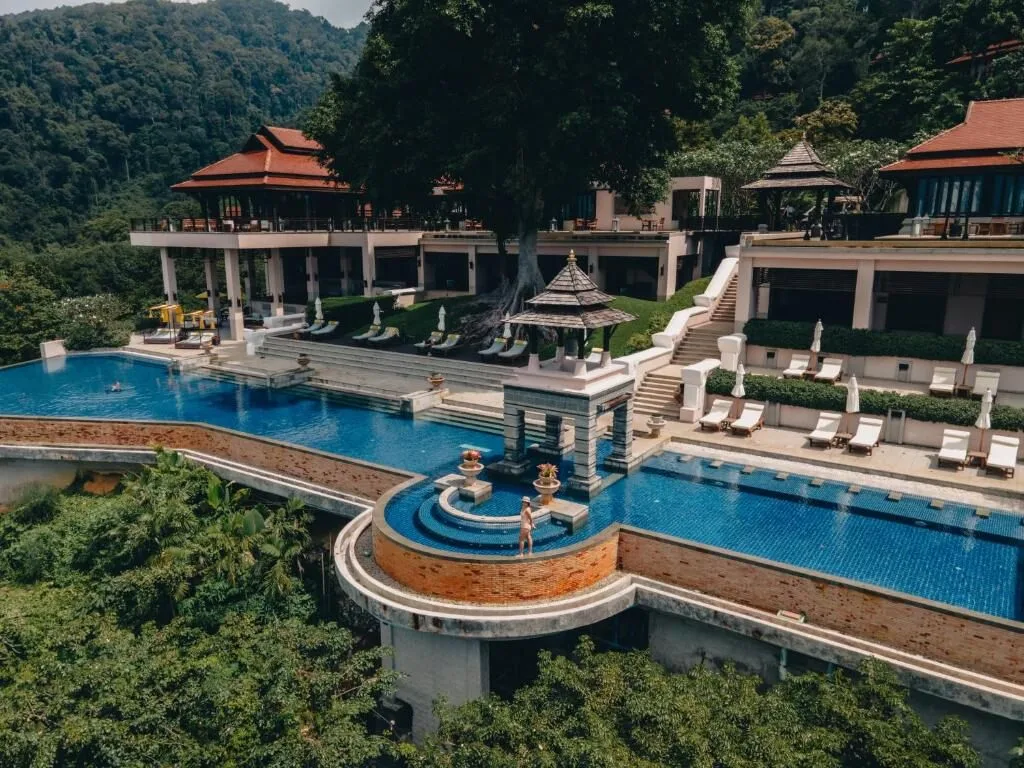 Large Resort with infinity pool