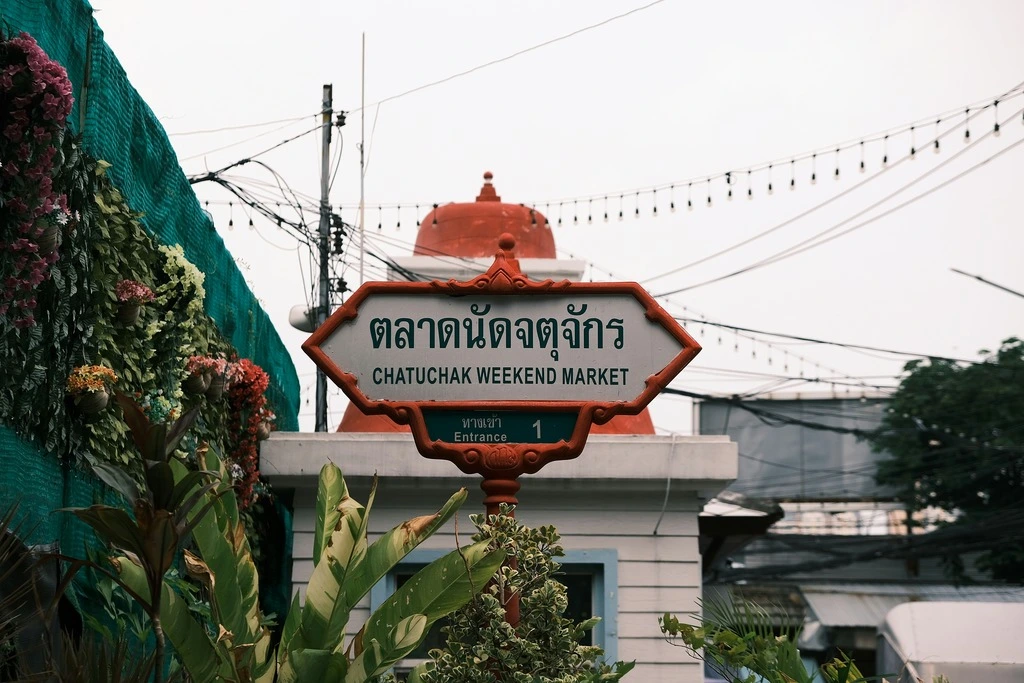 25 Fun & Interesting Thailand Facts Kids Will Love 19 A sign on a pole.