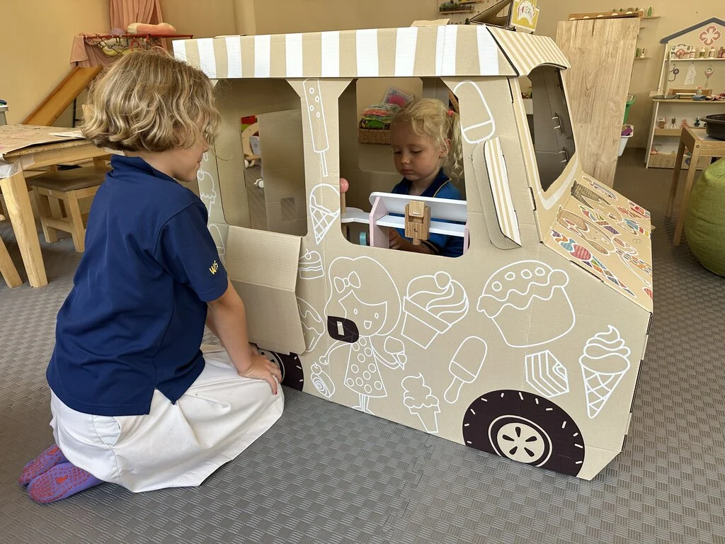 Top 10 Indoor Playgrounds in Koh Samui – Rainy Day Tips 12 Two girls playing with a cardboard car.