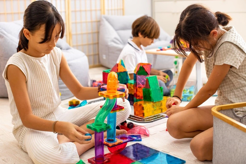 Koh Samui with Kids: 25 Super Fun Things to Do in 2025 21 A group of kids playing with colorful plastic blocks.