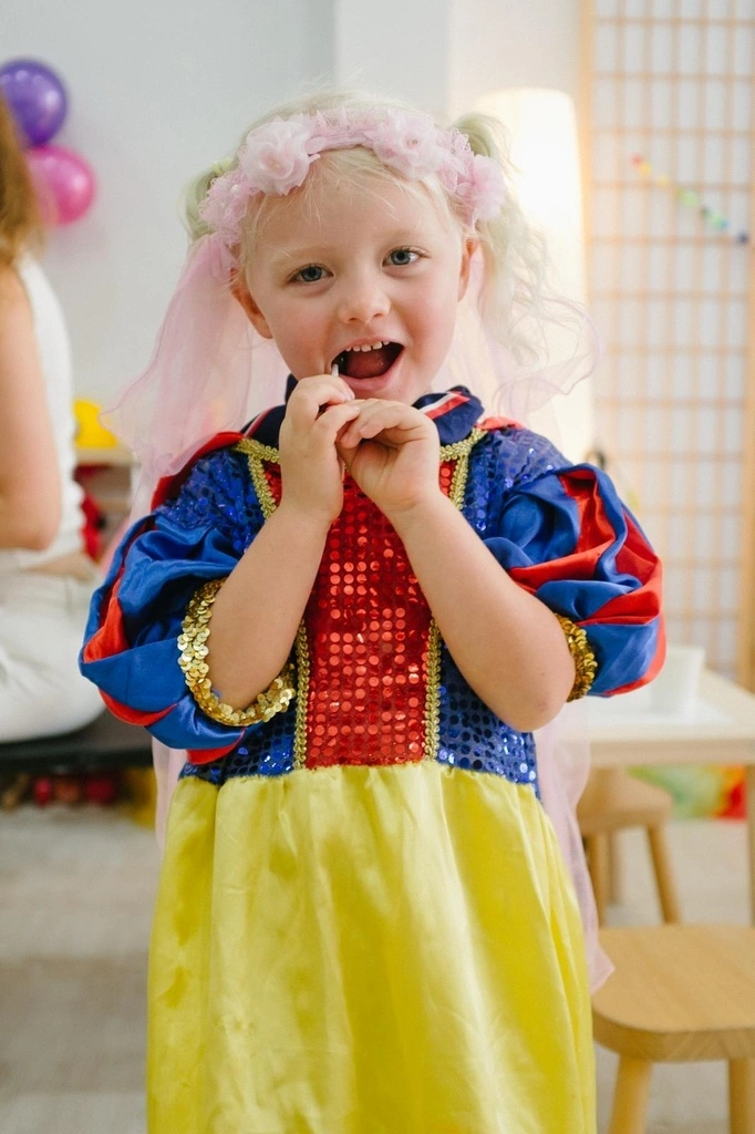 Top 10 Indoor Playgrounds in Koh Samui – Rainy Day Tips 3 A girl in a garment.