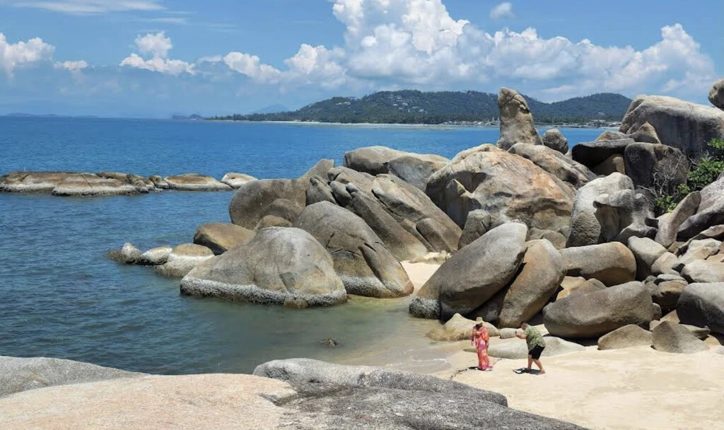 Koh Samui with Kids: 25 Super Fun Things to Do in 2025 17 Big rock formations on the beach.