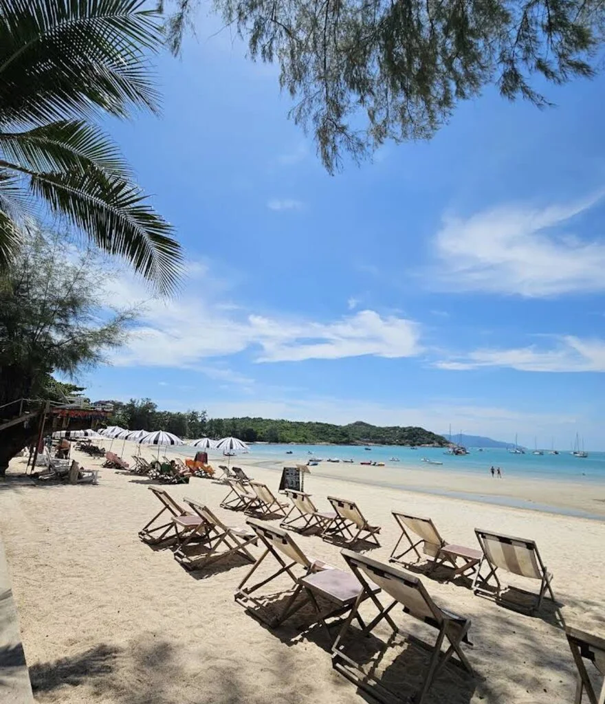 Koh Samui with Kids: 25 Super Fun Things to Do in 2025 10 Beach with beach chairs and palm trees.