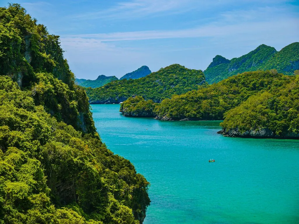 Koh Samui with Kids: 25 Super Fun Things to Do in 2025 7 Green hilly islands in the sea, a view on Ang Thong Marine Park.