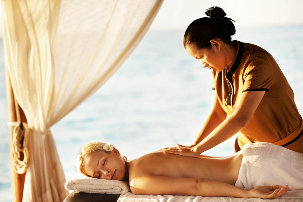 20 Top Things to Do in Koh Samui – My 2025 Highlights 19 Thai woman performing a beach massage.