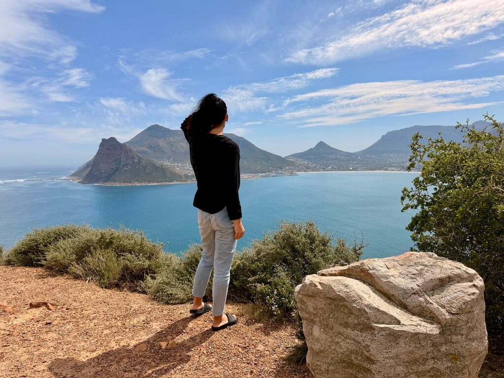 Living in Cape Town with Kids – What It’s Really Like 19 A woman standing at a cliff and enjoying the view.