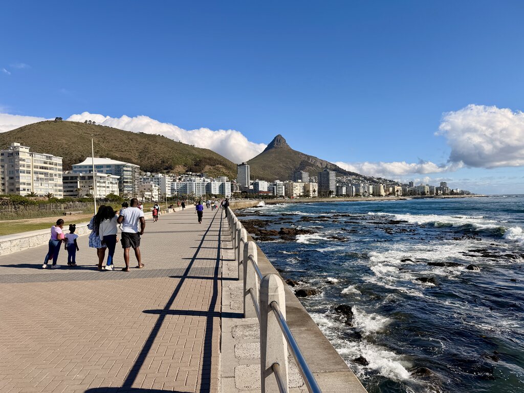 Living in Cape Town with Kids – What It’s Really Like 7 Coastal promenade with mountain backdrop.